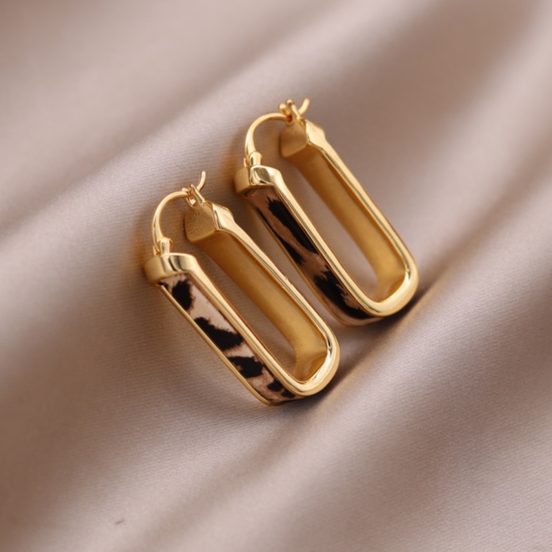 Leatherwork Jewelry - เครื่องประดับแฟชั่นดีไซน์ใหม่จากเกาหลี ต่างหูหนังลายเสือดาวรูปตัวยู ชุบทอง 18K สำหรับผู้หญิง สวมใส่ได้ทุกวันและทำงาน