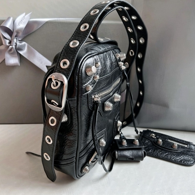กระเป๋าสะพายข้างหนังแท้ลายแตกป - Leatherwork Drawing บทวิจารณ์และราคา